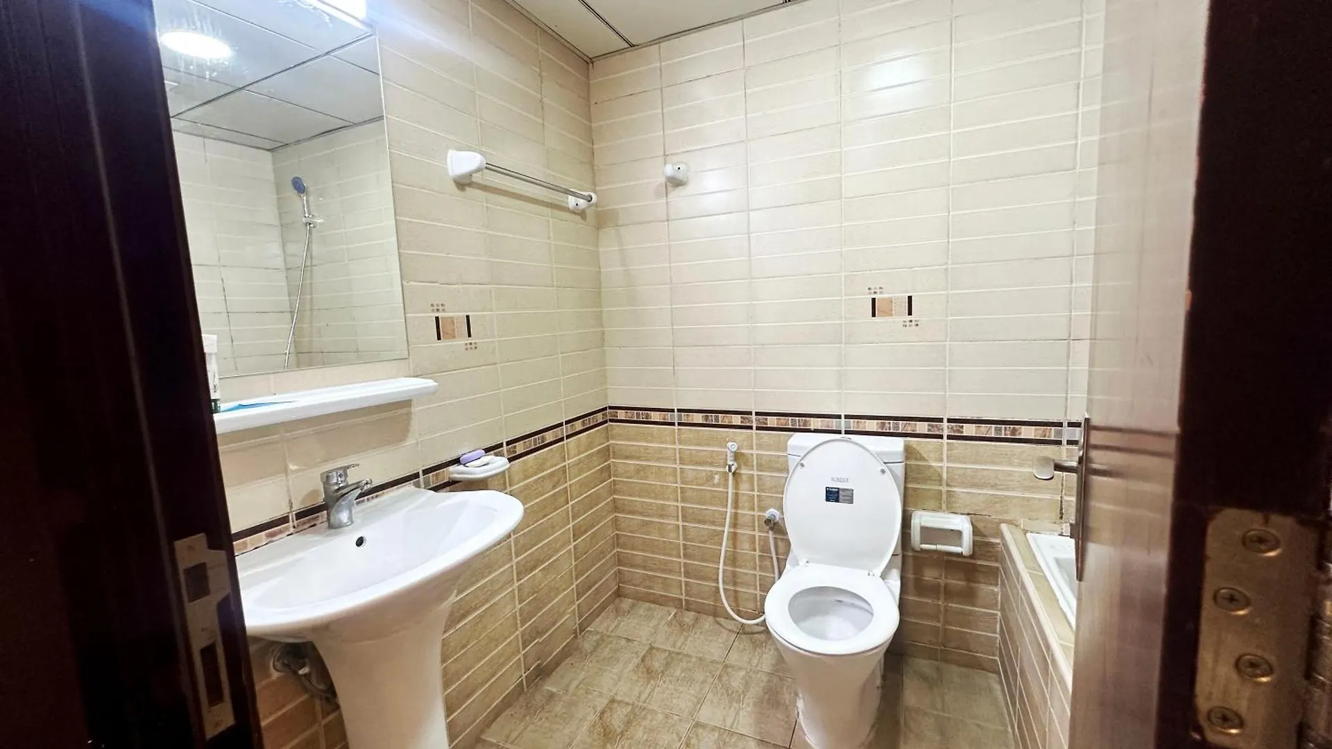 Horizon View Partition Room In Barsha Heights Near Metro Dubai 0*,